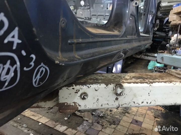 Порог со средней стойкой правый Mazda 3 седан BK