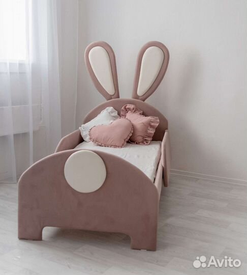 Кровать детская с пуфом