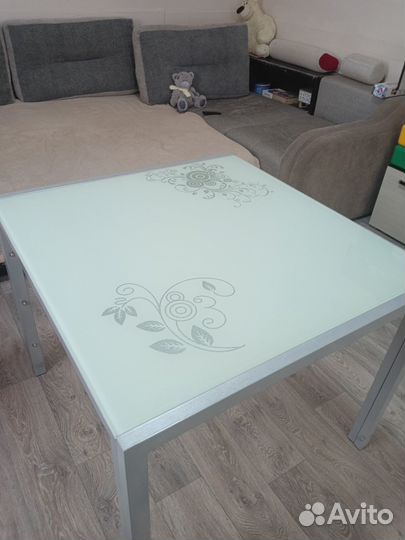 Кухонный стол