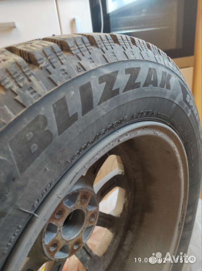 Bridgestone Blizzak Spike-02 205/60 R16 92T