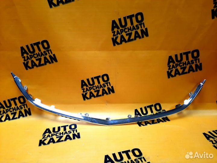 Молдинг решетки радиатора Opel Astra J 2010-2012