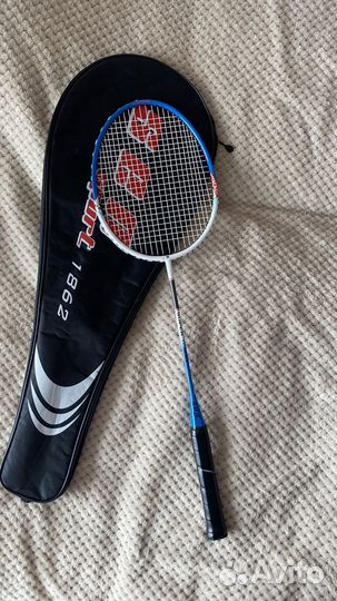 Ракетка для бадминтона