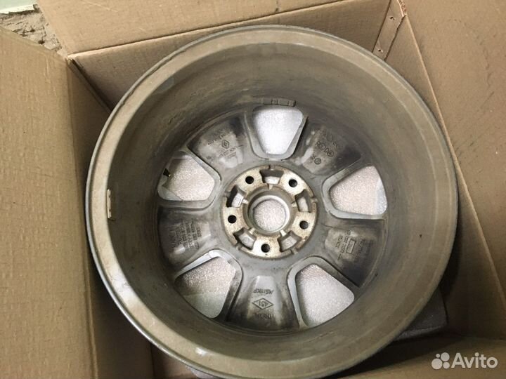 Диск литой Renault Duster R16