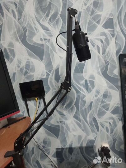 Микрофон Thronmax M4 + стойка