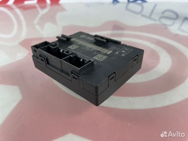 Блок управления дверьми задний левый Audi A4 2014