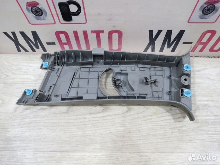 Обшивка стойки средняя правая Kia Rio 3