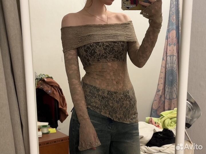 Кружевной топ с открытыми плечами
