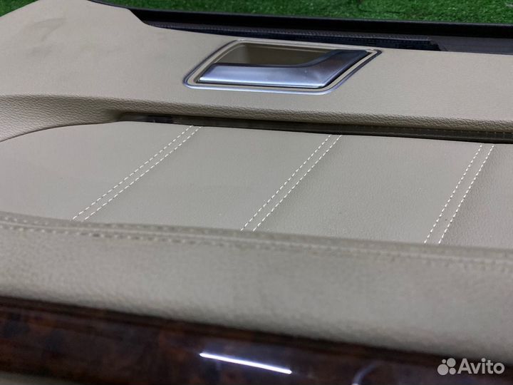 Обшивка двери задняя правая Mercedes-Benz E-Class