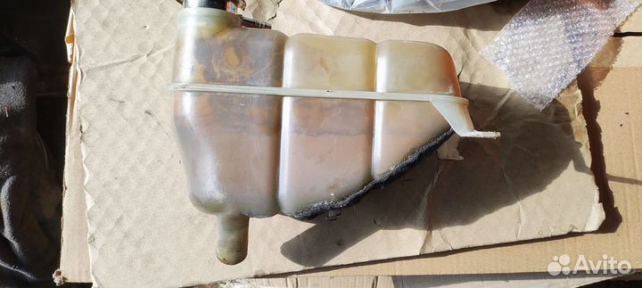 Расширительный бачок Мерседес 124 новый