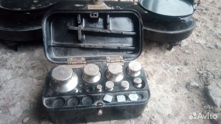 Весы лабораторные советские СССР с набором гирь