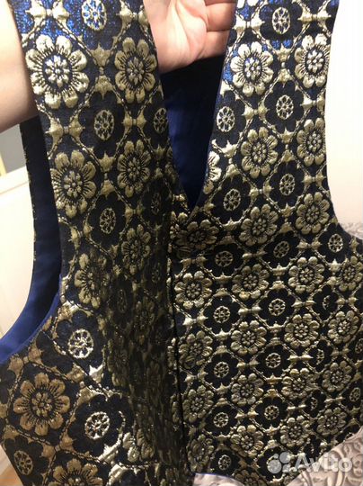 Нарядная жилетка для мальчика