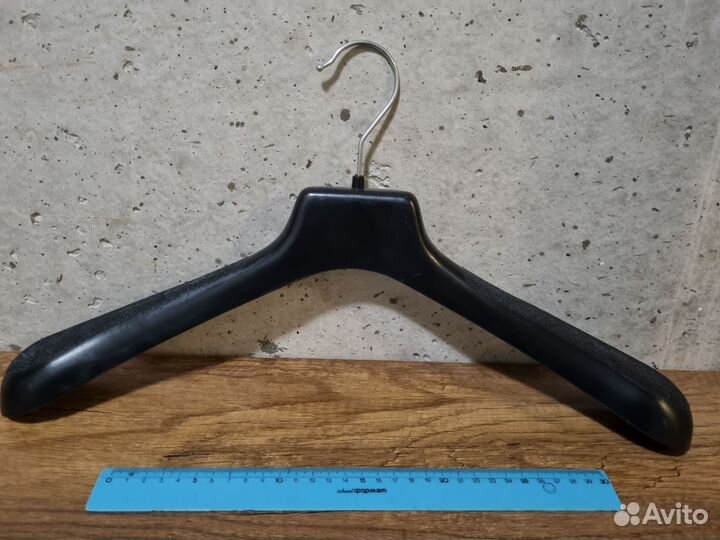 Вешалки плечики для верхней одежды