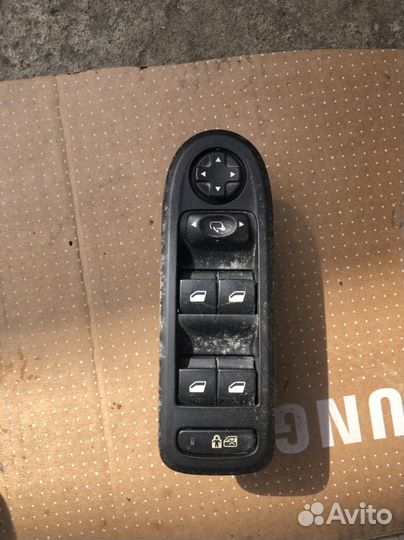 Блок управления стеклоподъемниками Peugeot 308