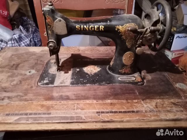 Антикварная швейная машинка Singer