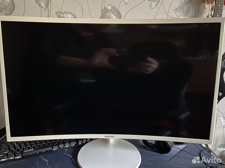 Монитор Samsung 32 изогнутый