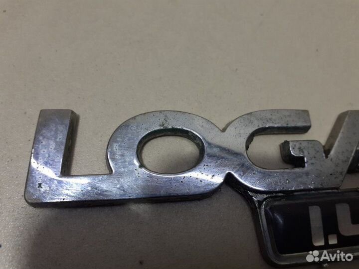 Эмблема на крышку багажника Renault Logan 1