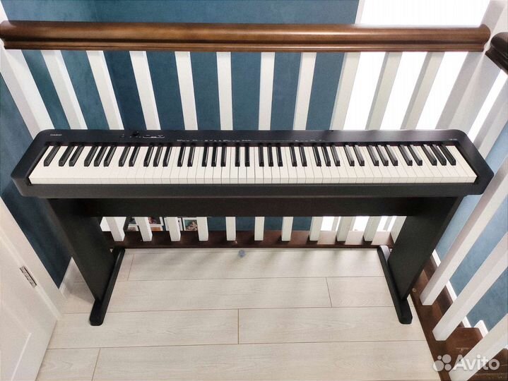 Цифровое фортепиано с набором аксессуаров