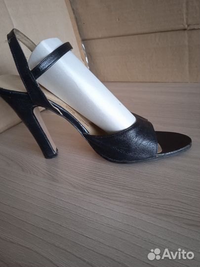Босоножки женские натур. кожа 37 размер