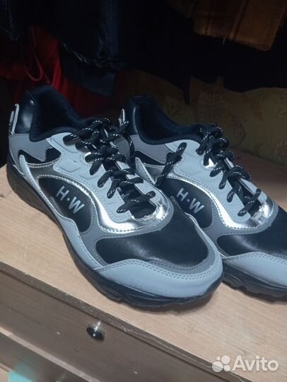 Кроссовки новые