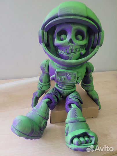 Напечатаны на 3D принтере космонавт скелет