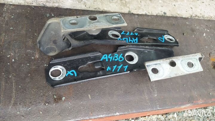 Петли капота пара Audi A4 Avant B6 AMB 2004