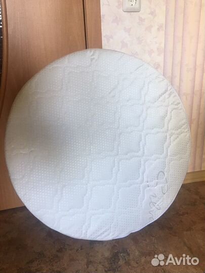 Матрас на детскую круглую кроватку с наматрасником