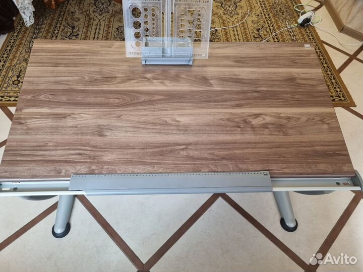 Растущая парта moll