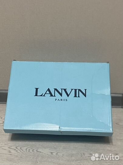 Lanvin curb