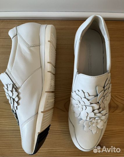 Женские белые кроссовки Kennel&Schmenger