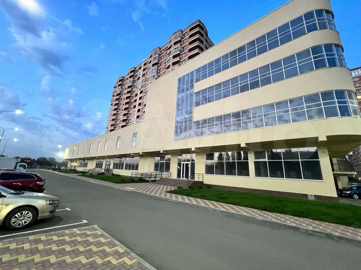 Нежилое помещение торговое офис 823.1 м²