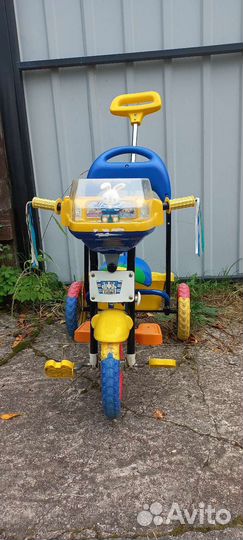 Детский трехколесный велосипед с ручкой