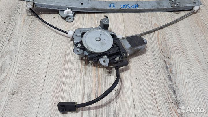 Стеклоподъемник задний Nissan NP300 Лев