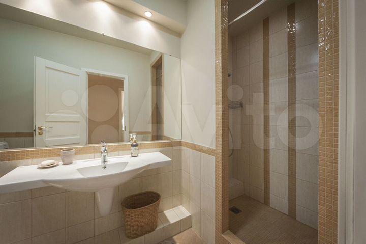 2-к. квартира, 70 м², 3/6 эт.