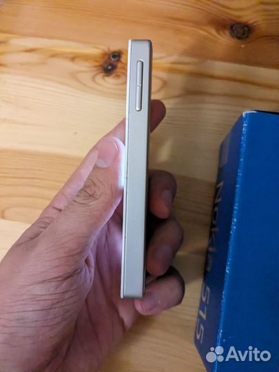 Телефон Nokia 515