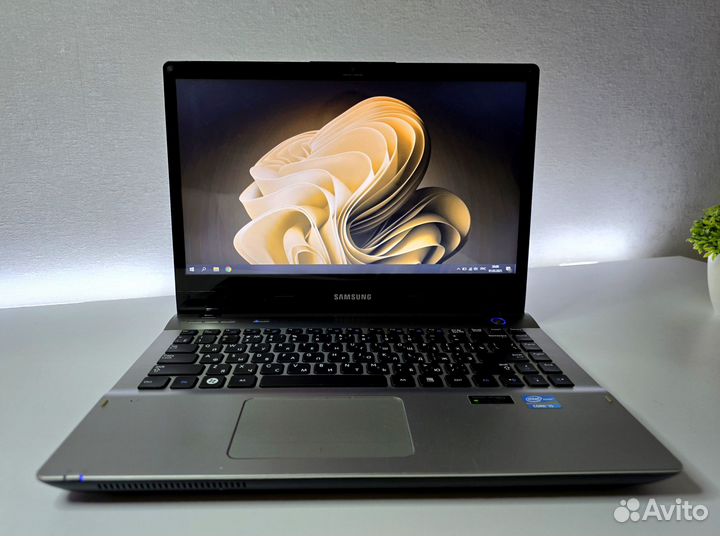 Ноутбук Samsung I5\GT520M\4 Gb\160 SSD