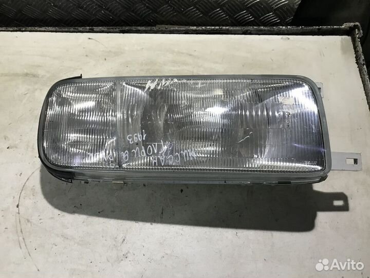 Фара правая Nissan Gloria PY32