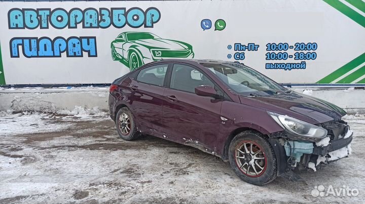 Накладка заднего крыла левого Hyundai Solaris 87810-1R000. Дефект. Сломано крепление