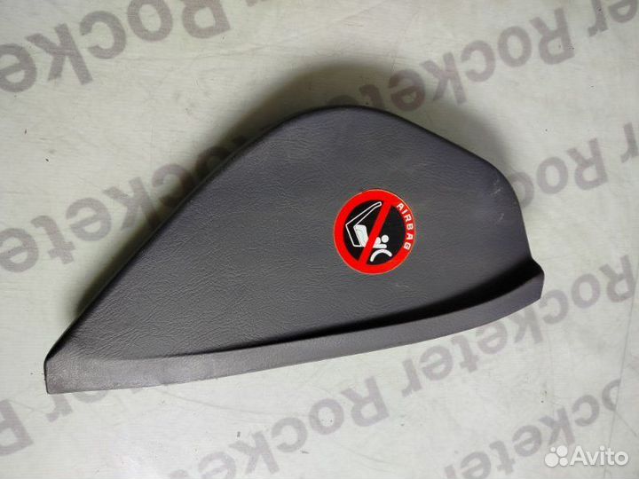 Накладка торпедо правая Hyundai Elantra XD 2003