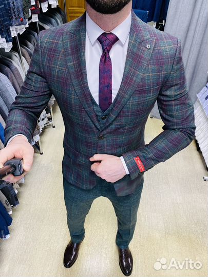 Мужской классический костюм зеленый тройка