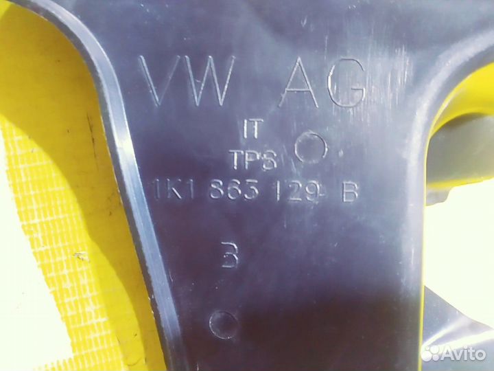 Накладка рулевой колонки нижняя Skoda Octavia A5