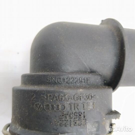 Патрубок системы охлаждения Volkswagen Tiguan 2