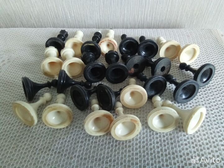 Шахматные фигурки разнобой, шашки из СССР