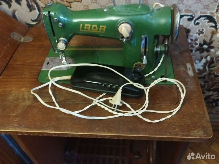Швейная машинка бу LADA