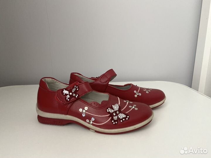 Туфли сандали для девочки кожа 30 красные новые