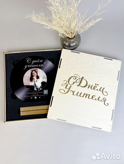 Трек пластинка с оживающим видео на стекле