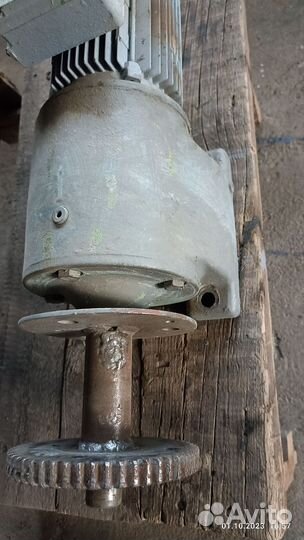 Электродвигатель с редуктором 380