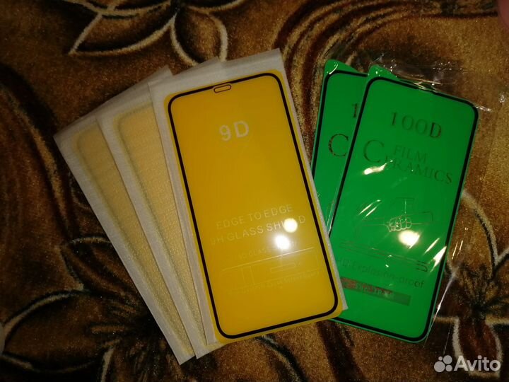 Чехлы на iPhone 11
