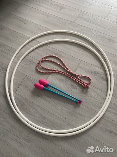 Булава, скакалка и обручи