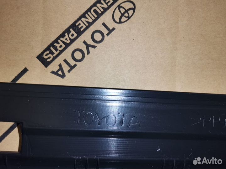 Накладка подножки правой Toyota land cruiser 150