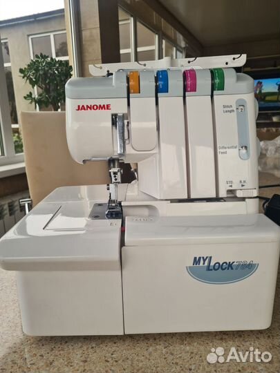 Оверлок Janome